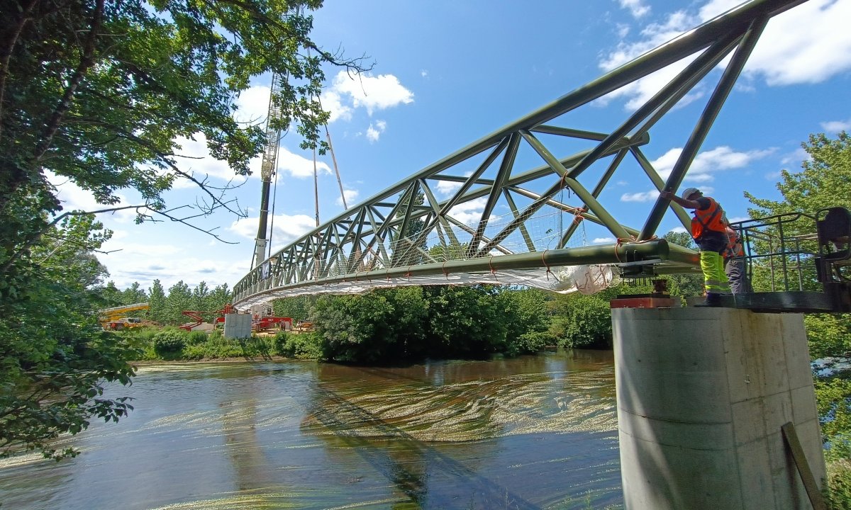 Le levage exceptionnel de la passerelle Courrèges