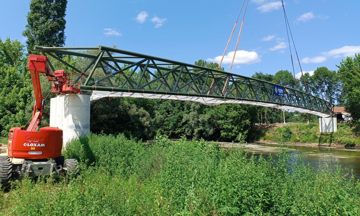 Le levage exceptionnel de la passerelle Courrèges